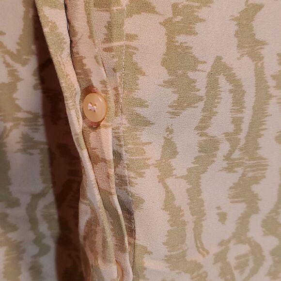 Elizabeth and James drop button front blouse size L in peach - Picture 6 of 11